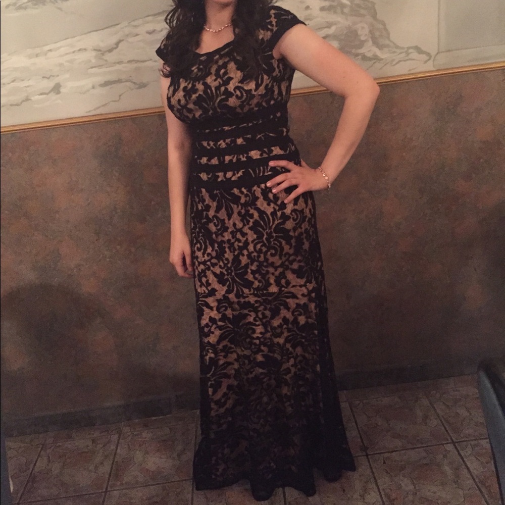 Women’s dress Tadashi shoji size 14 worn once